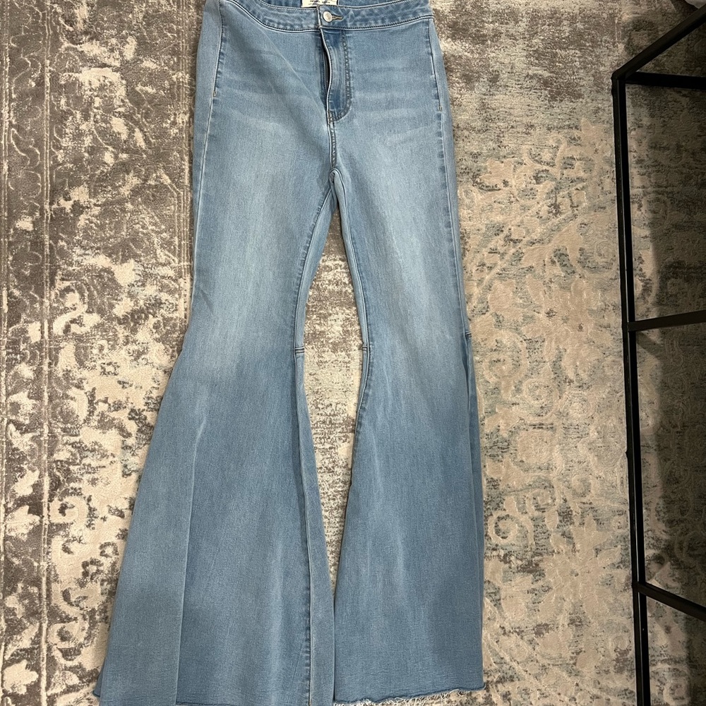 Free people bell bottoms. Size 27. PERFECT condition!